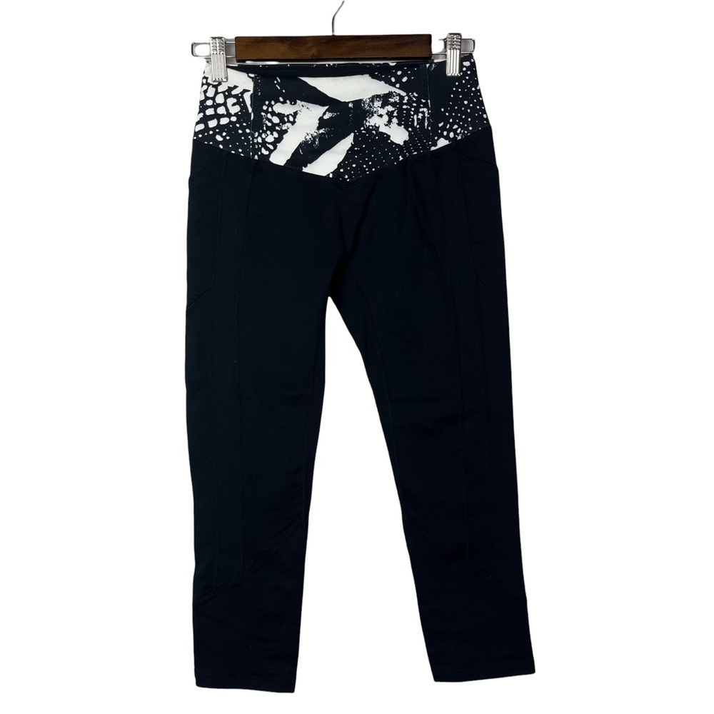 Lululemon Black & White Printed Crop Athletic Pants 6